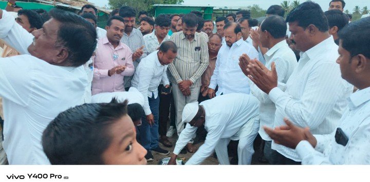 *खिलारवाडी-हलदहिवडी 4.5 किमी सिमेंट रस्त्याचे भूमिपूजन संपन्न*    *सात कोटींच्या निधीतून सहा गावांना होणार मोठा लाभ