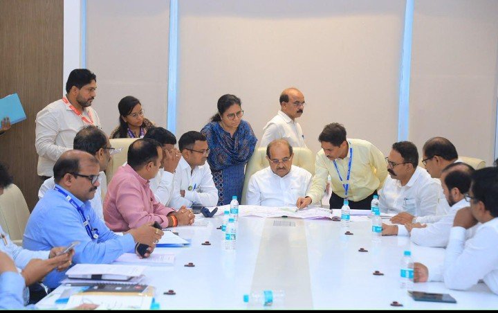 *माजी खासदार रणजितसिंह नाईक-निंबाळकर यांच्या पाठपुराव्याला यश*  *सांगोल्यासाठी नीरा देवधर कालव्यातून १ टीएमसी पाण्याच्या कामाला गती*  *“रणजितसिंह दादांचा संकल्प… सांगोला होणार जलसमृद्ध!*