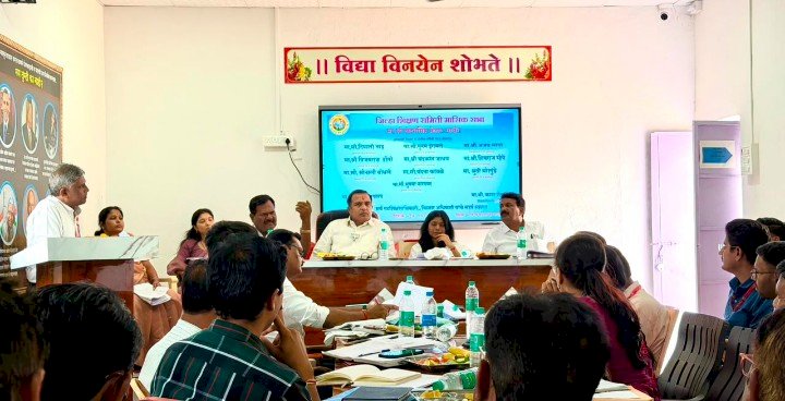 *शिक्षण समितीच्या बैठकीत  गणवेश अनुदानवाढ, शाळांच्या गुणवत्तेसाठी महत्त्वपूर्ण निर्णय,भरारी पथकाची घोषणा*  *शेळकेवाडी(शिवणे ) जि. प. शाळा पॅटर्न जिल्हाभर राबविणार असल्याची सभापती चेतनसिंह केदार सावंत यांची घोषणा*