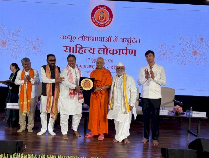 *मणिपूरमध्ये होणाऱ्या श्री विठ्ठल-रुक्मिणी मंदिरासाठी मनसे नेते दिलीपबापू धोत्रे यांच्या वतीने पाच लाख देणगी*  *दिल्लीच्या महाराष्ट्र सदनातील आज ऐतिहासिक सोहळ्यात केली घोषणा*