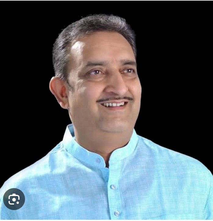 *मुंढेवाडी येथील भीमा नदीवरील मंजूर पुलाचे 'पूल कम बंधाऱ्यात रूपांतर करा; आमदार प्रशांत परिचारकांची मुख्यमंत्र्यांकडे आग्रही मागणी*  *मुख्यमंत्र्यांची सकारात्मक भूमिका; तातडीने कार्यवाही करण्याचे संबंधित विभागांना आदेश, प्रश्न लवकरात लवकर मार्गी लावण्याचे दिले आश्वासन*