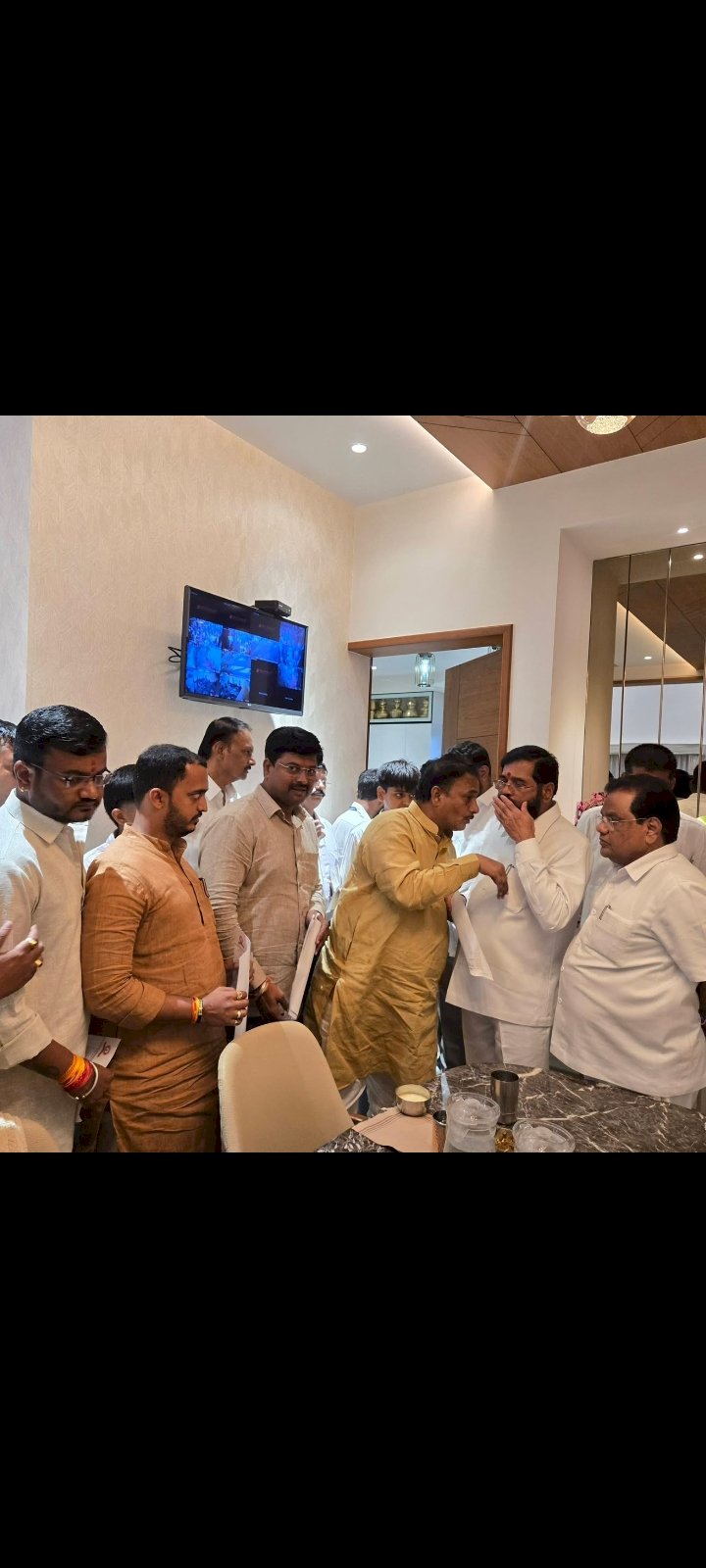 *पंढरीतील समस्या दूर करण्यासाठी मनसेचे नेते दिलीपबापू धोत्रे यांच्या नेतृत्वाखाली उपमुख्यमंत्री एकनाथ शिंदे यांना निवेदन* *तीर्थक्षेत्र विकास आघाडीच्या नगरसेवकांच्या या मागणीला उपमुख्यमंत्री  ना.शिंदे यांचाही होकार*