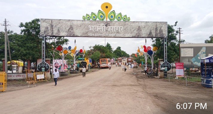 आषाढी यात्रेसाठी पंढरपूर नगरपालिका प्रशासन सज्ज                                                   मुख्याधिकारी- महेश रोकडे  *वारी कालावधीत नगरपालिका प्रशासनाकडून २५०० कर्मचाऱ्यांची नियुक्ती*  *दररोज 45 एमएलडी पाणीपुरवठा, 50 पाण्याचे  टँकर उपलब्ध* 