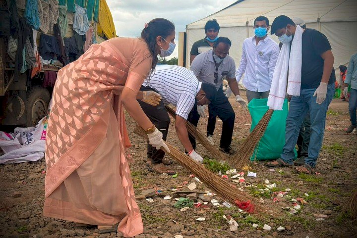 *आषाढी यात्रेनंतर पंढरपूरमध्ये महास्वच्छता मोहीम*  *नगराध्यक्षा डॉ.प्रणिताताई भालके यांचा स्वच्छता मोहिमेत सहभाग*