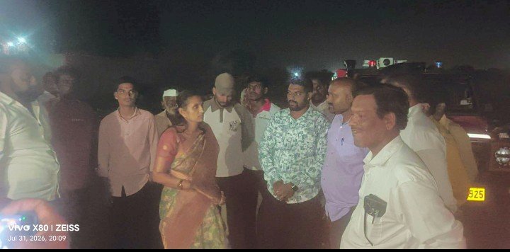 *चंद्रभागेत पूरस्थिती आल्याने नगराध्यक्षा डॉ. भालके सतर्क*  *व्यास नारायण झोपडपट्टीतील नागरिकांना प्रशासनाच्या सूचनांचे पालन करण्यासाठी केले आवाहन*