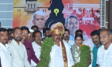 *राजकीय कटुतेला थारा न देता जनसेवेचा मार्ग स्वीकारला*   *लक्ष्मणतात्या धनवडे यांचे वाढदिसानिमित प्रतिपादन*