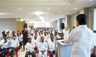 *सावंत पुन्हा निवडणुकीच्या मैदानात ; राजकीय पक्षाच्या उमेदवारीचे संकेत*  *शिक्षकांच्या प्रश्नांसाठी लढा सुरूच ठेवणार असल्याची पंढरपूरमधील कार्यकर्ता मेळाव्यात माजी शिक्षक आमदार दत्तात्रय सावंत यांची भूमिका*