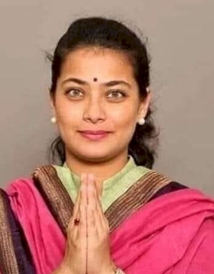 *कर्नाटक सरकारने करून दाखविले.. तेच महाराष्ट्र सरकारने करावे*  *सोलापूरच्या खासदार प्रणिती ताई शिंदे यांची शेतकऱ्यासाठी तळमळ*