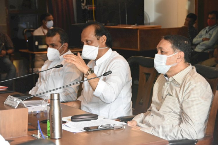 _*आषाढी वारी पालखी सोहळ्याबाबत वारकरी संप्रदायातील मान्यवरांसोबत उपमुख्यमंत्री अजित पवार यांची चर्चा*_ *आषाढी वारी पालखी सोहळ्याबाबत* *मंत्रीमंडळ बैठकीत चर्चा करुन सर्वानुमते अंतिम निर्णय घेण्यात येणार* *- उपमुख्यमंत्री अजित पवार यांची माहिती*