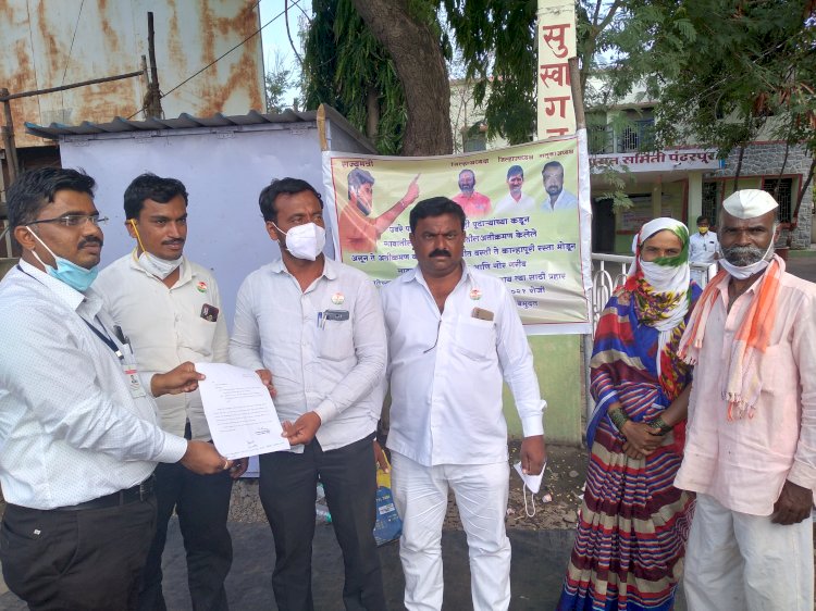 गाव पुढाऱ्यानं ढापलं उंबरे पागे येथील चार एकर गावठाण जमीन !प्रहारच्या उपोषणाच्या दणक्याने चौकशी सुरु .. पंढरपूरच्या गटविकास अधिकारी रविकिरण घोडके यांनी धास्ती घेत केली त्या जमिनीवर जाऊन प्रत्यक्षात पाहणी.