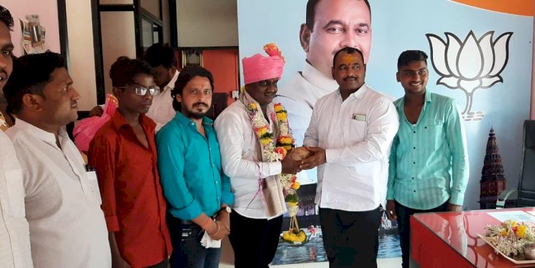 भावी नगरसेवक उमेश सर्वगोड यांच्या वाढदिवसा निमित्त आ समाधान आवताडे यांच्या हस्ते सत्कार