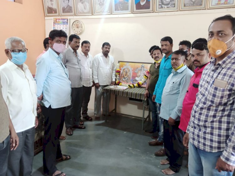 *करकंब मध्ये राष्ट्रीय हातमाग विणकर दिन साजरा*