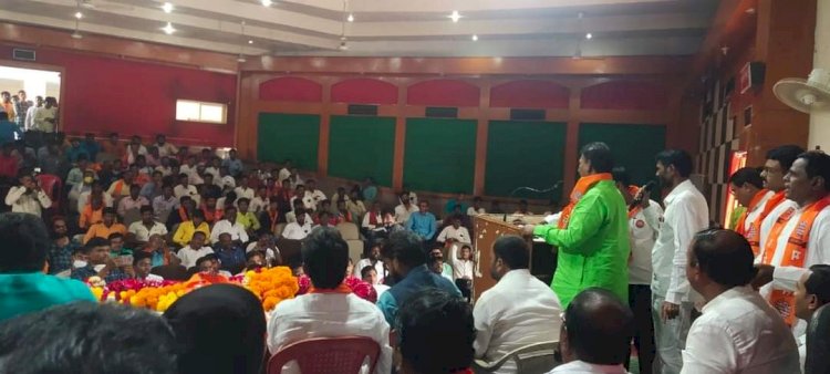 *आगामी निवडणुकीत मनसेच्या पाठीशी खंबीरपणे उभे राहा:,दिलीपबापू धोत्रे* *मराठवाड्यातील परभणी जिल्ह्यात शेकडो युवकांचा मनसेत पक्षप्रवेश ,,*