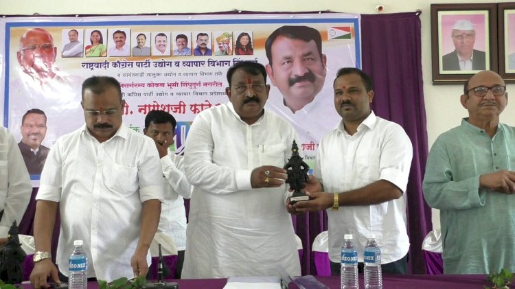 *पुंडलिकाच्या भेटीला विठ्ठलच !* *राष्ट्रवादी उद्योग व व्यापार सेलचे प्रदेशाध्यक्ष नागेश फाटे यांनी केली दळवींची जिल्हाध्यक्षपदी पुर्ननियुक्ती*