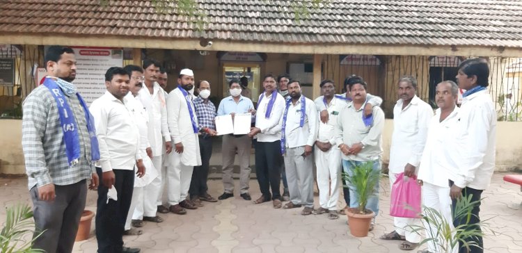 *पुनर्वसन विभागाच्या अधिकारी आणि दलालांच्या विरोधात आता पंढरपुरात 'हलगी नाद'* *आरपीआय, भाजपा युतीकडून ८ डिसेंबर रोजी पंढरपूर तहसीलसमोर निदर्शने आणि हलगी नाद आंदोलन*