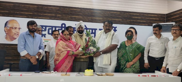 *राष्ट्रवादी कॉंग्रेस पार्टी पुणे शहर व उद्योग-व्यापार पुणे शहर यांच्या वतीने . नागेश फाटे यांचा वाढदिवस साजरा*