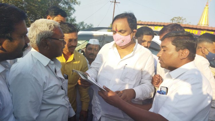 *करकंब च्या गाव तळ्यात पाणी सोडण्याचा प्रश्न मार्गी लावू* *पाटबंधारे मंत्री जयंत पाटील यांचे आश्वासन* *राष्ट्रवादीचे जिल्हा संघटक नरहरी देशमुख यांनी सादर केली माहिती*
