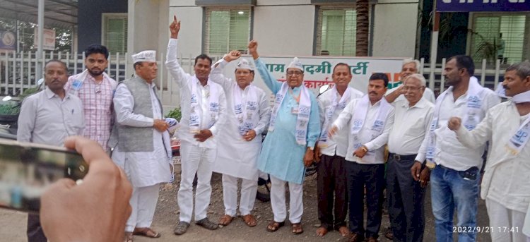 सोलापूर जिल्ह्यात जिल्हाध्यक्ष एम पाटील यांच्या नेतृत्वखाली आम आदमी पार्टीला बळ येणार ... - हरिभाऊ राठोड आगामी निवणुकीत उतरण्यासाठी अनेक भागातील उमेदवार तयार