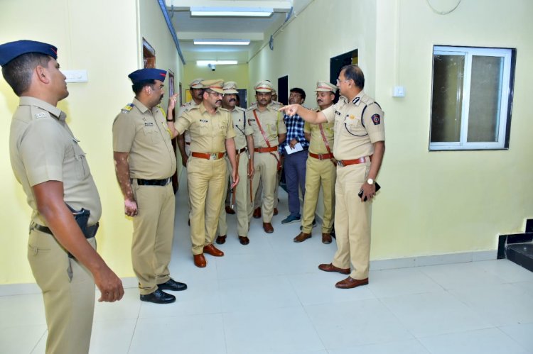 *करकंब पोलीस स्टेशनच्या नूतन बांधलेल्या इमारतीची पोलीस महानिरीक्षक यांनी केली पाहणी.* *विशेष पोलीस महानिरीक्षक श्री मनोज लोहिया यांची करकंब पोलीस स्टेशनला भेट.*