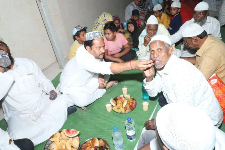 *पंढरपूर येथे चेअरमन अभिजीत पाटील यांच्या वतीने इफ्तार पार्टी मोठ्या उत्साहात संपन्न*