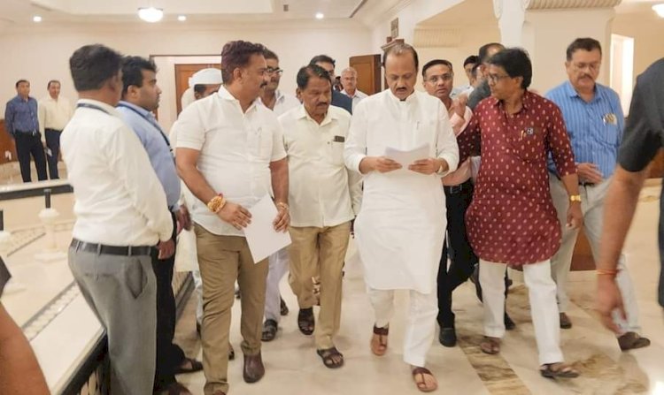*मंगळवेढा पाणी संघर्ष समितीला चेअरमन अभिजीत पाटील देणार साथ* *मंगळवेढा उपसा सिंचन योजना मार्गी लावण्यासाठी चेअरमन अभिजीत पाटील यांनी शिष्टमंडळासह घेतली उपमुख्यमंत्री अजित पवार यांची भेट*