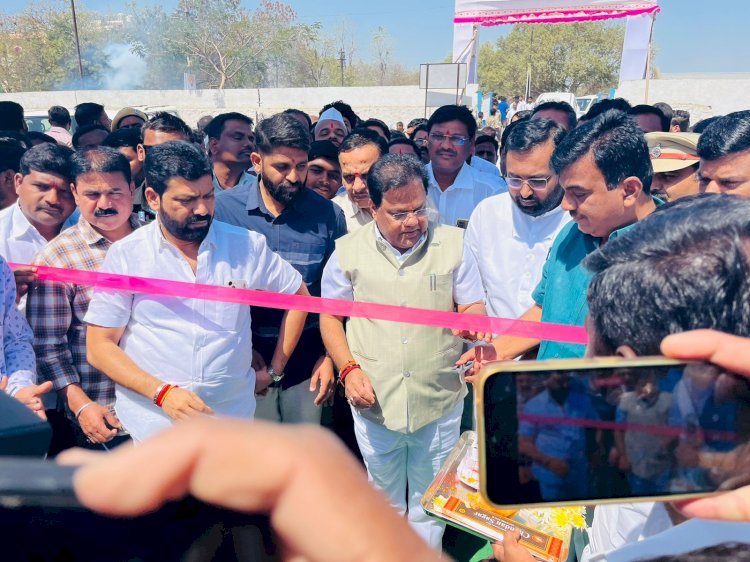*विठ्ठल परिवाराला यापुढील काळात सावंत परिवाराची मदत राहणार* *पंढरीतील राज्यस्तरीय भारत कृषी महोत्सव उद्घाटन प्रसंगी ना. सावंत यांचे अभिवचन* *शेतकऱ्यांना योग्य बाजारपेठ मिळण्यासाठी जिल्हानिहाय फार्मिंग एअरपोर्ट उभारण्याची गरज*