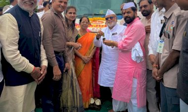 "*नगराध्यक्षा डॉ.प्रणिताताई भालके यांच्या मागणीची दखल**.*उपमुख्यमंत्री एकनाथ शिंदे यांच्या माध्यमातून श्री विठ्ठल-रुक्मिणी मंदिरे समितीस  अत्याधुनिक रुग्णवाहिका भेट*