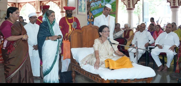 *जीवनाचा अर्थ उलगडणारी वारी एकदातरी करावी*  *ह.भ.प. भगवतीताई दांडेकर यांचे प्रतिपादन*;  *विश्वशांती गुरुकुल, वाखरी येथे प्रवचन*